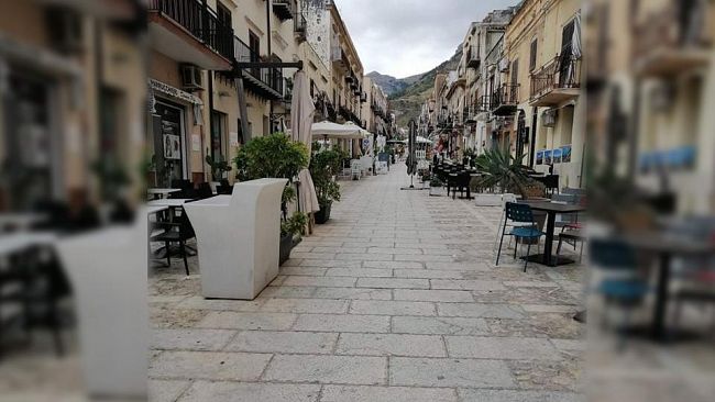 Castellammare, zone a traffico limitato attive solo il venerdì, sabato e domenica in centro città