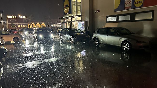 Grave giovane extracomunitario accoltellato al culmine di una rissa in un parcheggio  