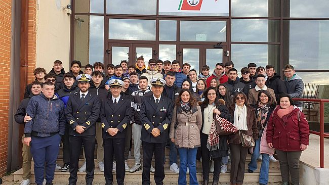 Trapani, gli studenti del Nautico iniziano scuola-lavoro con la Guardia Costiera