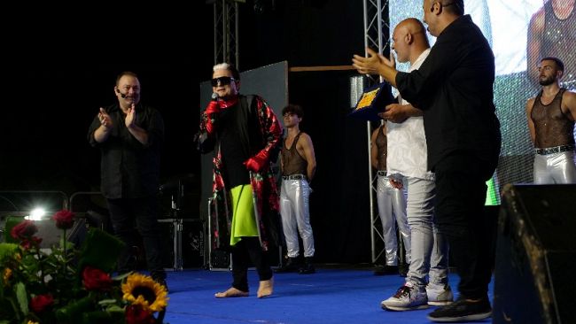 Marsala, Cristiano Malgioglio infiamma la piazza di Pastorella 