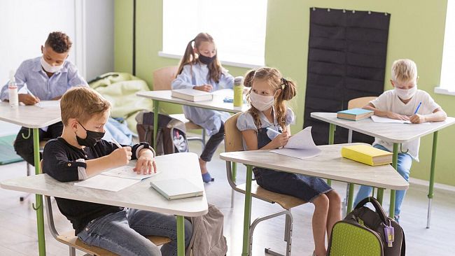 Il 10 gennaio si rientra tra i banchi, le regole per evitare focolai