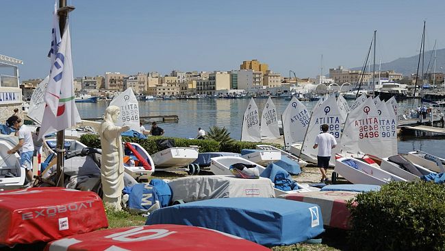 Trapani si prepara alle regate della 1^ Selezione Nazionale Optimist: completate le operazioni tecniche