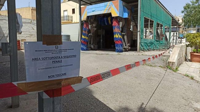 Operazione della Guardia Costiera: sequestrati dieci autolavaggi