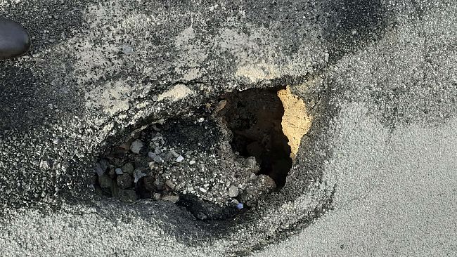 Mazara, cittadini segnalano pericolosa buca in via Asiago