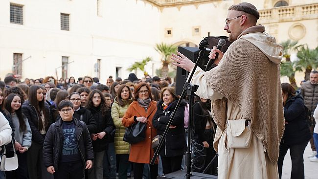 Mazara, il Vescovo Giurdanella incontra i preadolescenti 