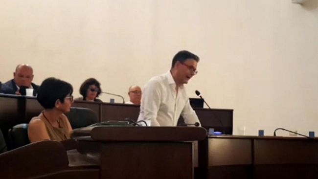 VIDEO – Mazara,  Il sindaco Quinci interviene in consiglio sulle interpellanze dei consiglieri