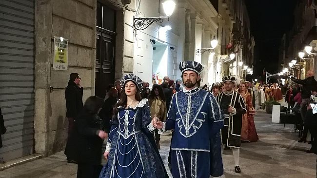 Il Corteo storico de La Perla Imperiale sfila a Trapani Medievale