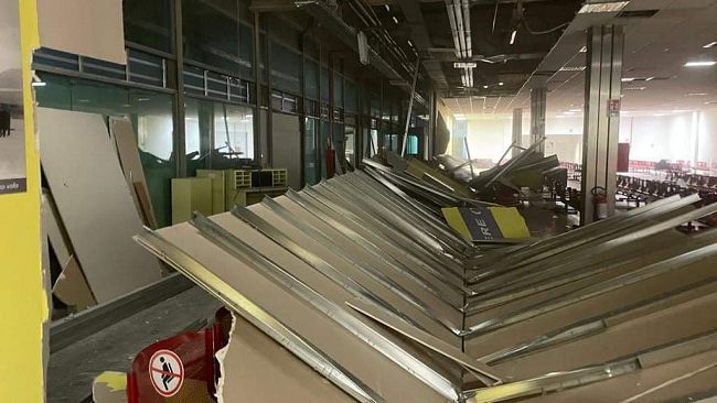 Tempesta a Punta Raisi fa crollare parte del tetto dell'aeroporto