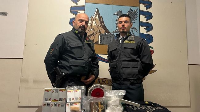 Hashish e cocaina nella borsa lavoro, scatta l'arresto per un uomo all’imbarco per Pantelleria