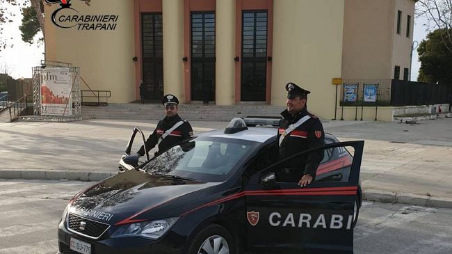 Marsala, evade e viola il divieto di avvicinamento: arrestato 19enne 