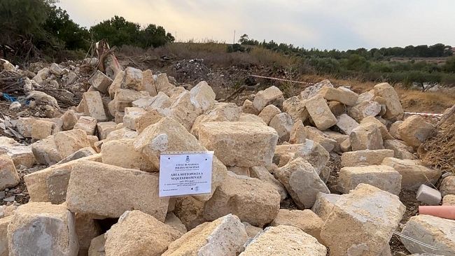 Marsala, la Polizia Municipale sequestra una ventina di ciclomotori e un terreno adibito a discarica