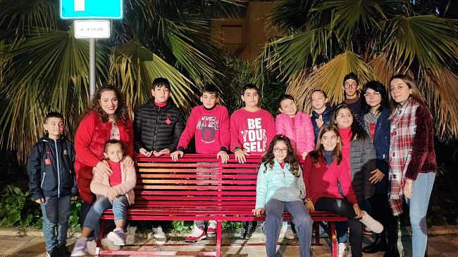 Paceco, inaugurata panchina rossa in memoria delle vittime di violenza