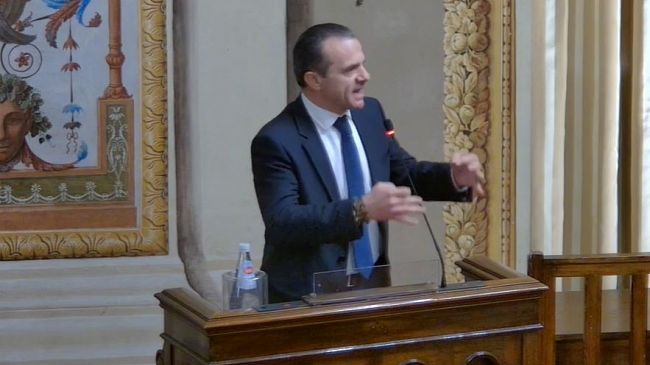 Terzo mandato ai sindaci: lo scontro che ha paralizzato l'ARS
