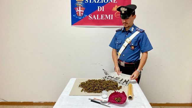 Salemi, era in possesso di quasi mezzo chilo di marijuana: arrestato 35enne