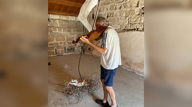 Trapani, doppia performance del violista Ulrich Von Wrochem per la pace e per i migranti