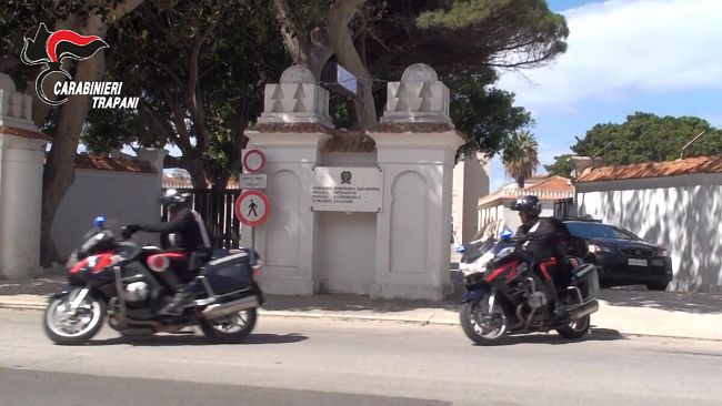 Marsala, scippa la borsa ad una donna che finisce in ospedale: denunciato 