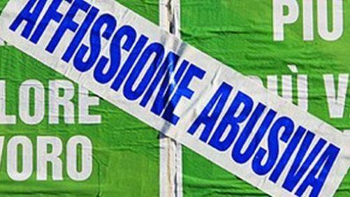 Campobello, gli attivisti del M5S denunciano il fenomeno dell’affissione abusiva dei manifesti elettorali