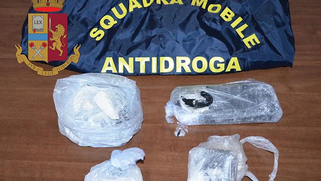 Trovato in possesso di 854 gr. di cocaina, arrestato dalla Polizia
