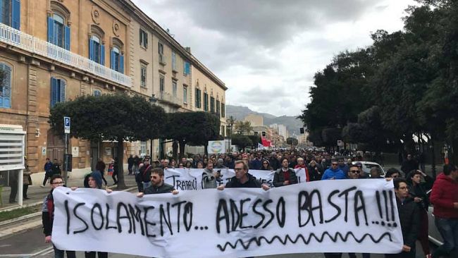 Trapani, cittadini in piazza a difesa dell’aeroporto e dell’economia del territorio. Tranchida la pensa così…