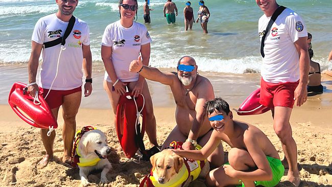 ​Tre persone salvate in mare dai cani bagnini Nala e Baloo