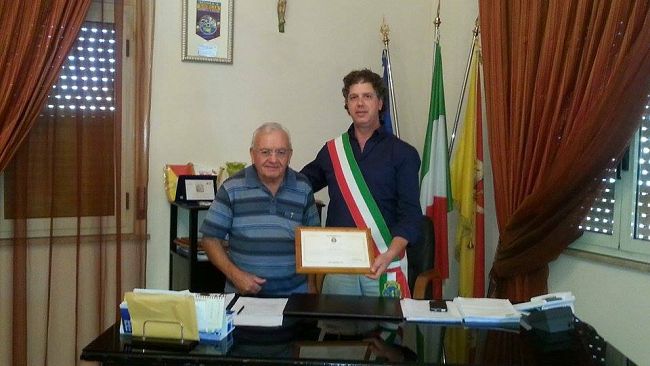 campobello-la-solidarieta-del-sindaco-castiglione-a-don-tonino-aguanno-colpito-da-un-inquietante-atto-intimidatorio-nella-chiesa-di-vita