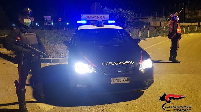 Trapani, controlli straordinari dei carabinieri: 2 denunce e 19 sanzioni