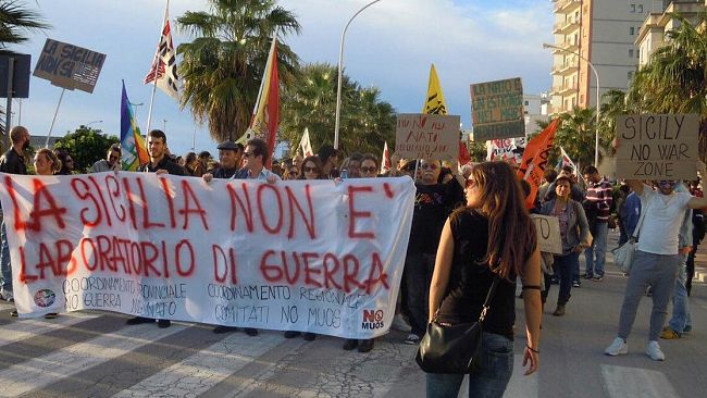 A Marsala manifestazione di protesta contro esercitazione Nato a Birgi