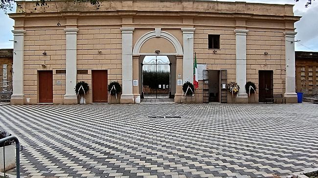 Mazara, ecco in anteprima la nuova pavimentazione del piazzale d’ingresso del cimitero comunale
