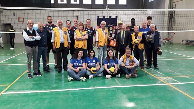 Donato dal Lions Club un defibrillatore alla Si Volley