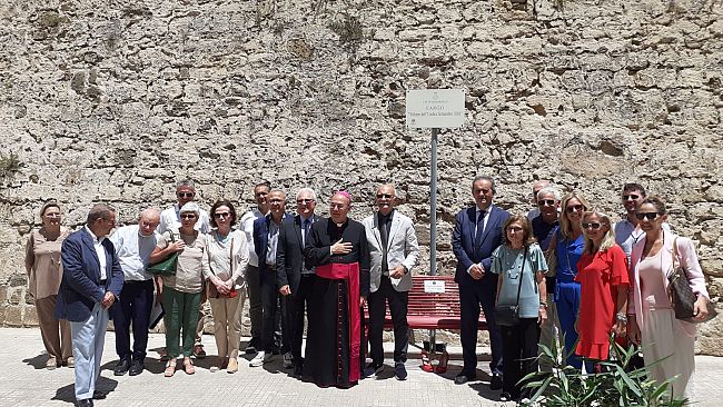 Marsala: Lions Club inaugura una panchina rossa in memoria di Marisa Leo e rilancia il patrimonio culturale della città