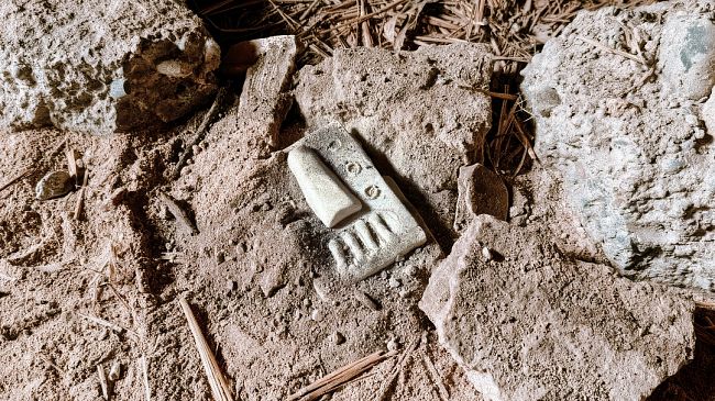 Mazara, eccezionale ritrovamento a Miragliano: un’antica e misteriosa maschera che canta al vento