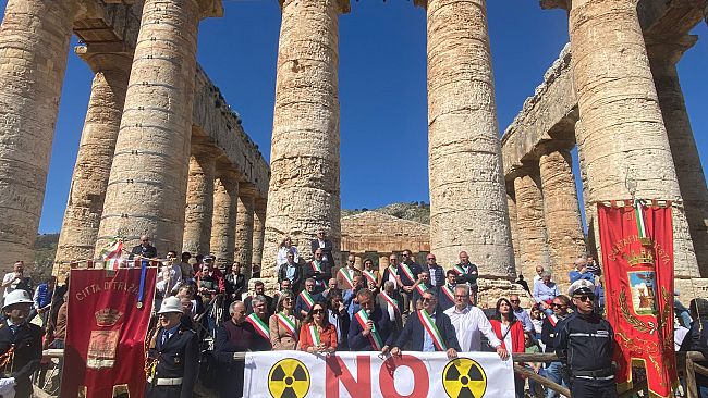 L'abbraccio di Trapani e Calatafimi per il no ai rifiuti radioattivi