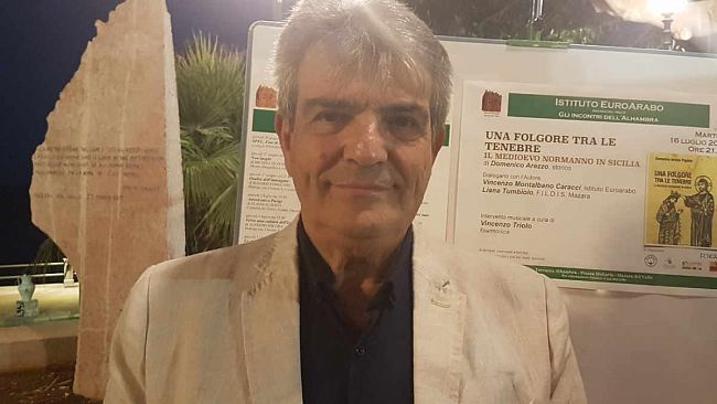 VIDEO – Intervista a Domenico Arezzo autore del romanzo storico “Una folgore tra le tenebre – Il medioevo normanno in Sicilia”