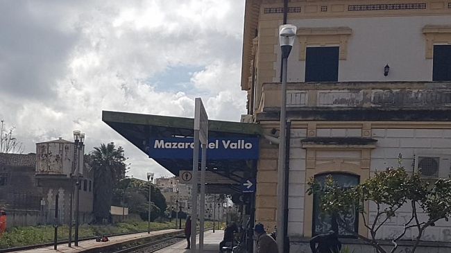 Al Tg5 la spiacevole disavventura di Andrea Licari presso la stazione di Mazara del Vallo 
