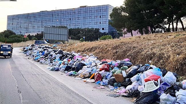 Liberare la via che porta all’ospedale dai rifiuti. L’appello di Serena Navetta