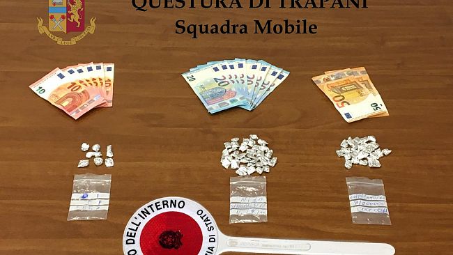 Erice, quartiere San Giuliano: pusher arrestato dalla Polizia di Stato