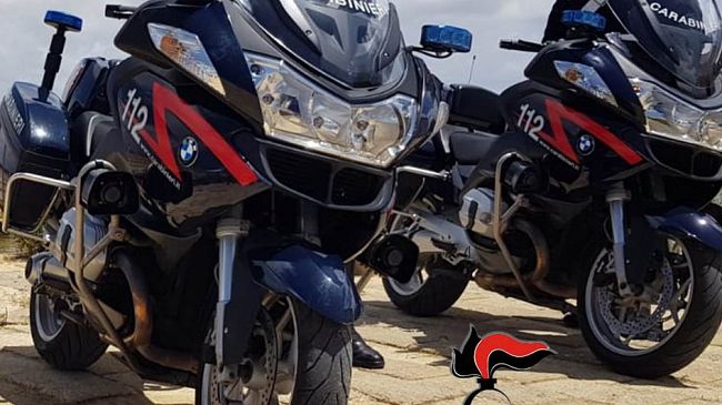 Marsala. Denunciato 33enne. Avrebbe distrutto la vetrata di un condominio