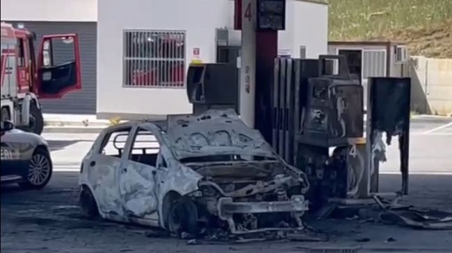 Terribile rogo ​presso una stazione di servizio, donna muore carbonizzata 