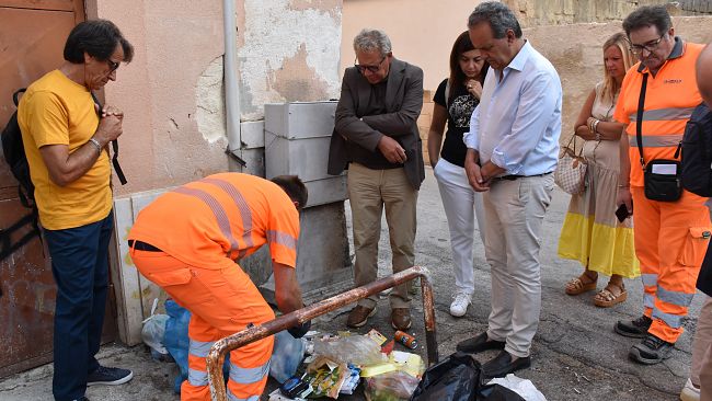 Controllo rifiuti. Sopralluogo nel centro storico