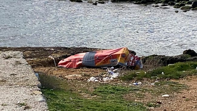 Mazara, altra imbarcazione arenata sulla scogliera di Quarara 