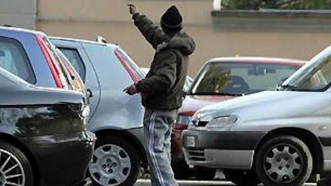 Campobello di Mazara, denunciato dai Carabinieri parcheggiatore abusivo