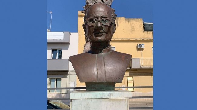  Mazara, ricollocato il busto bronzeo di don Stefano D’Oca