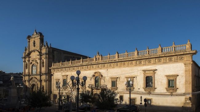 ​Cultura: de Chirico arriva a Scicli, 50 opere al Museo del Carmine