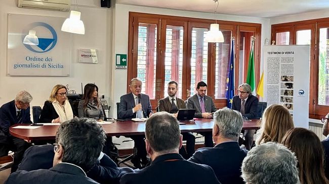 Sicilia, Cracolici: 