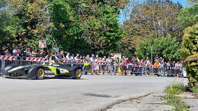 Piloti locali, veterani e attori “stregati” dalla Monte Erice