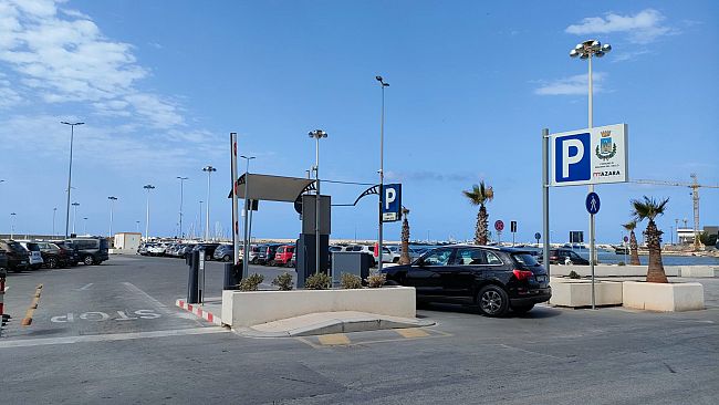 Mazara, piazzale G.B Quinci: sono tornati i parcheggiatori abusivi 