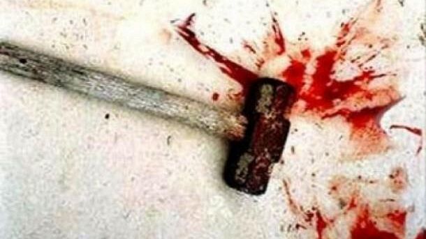 Lite per un parcheggio. Uomo preso a martellate