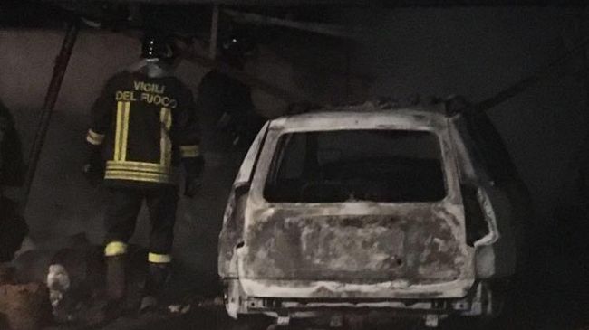 Fiamme nella notte, due auto distrutte a Marinella di Selinunte