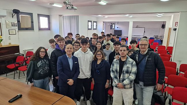Edilizia scolastica. Quinci: 