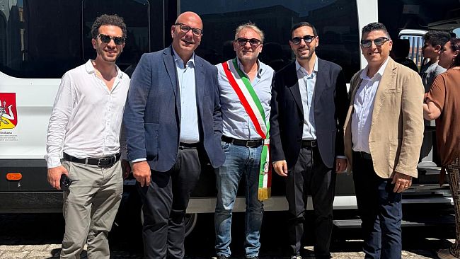 Trappeto, inaugurato il nuovo scuolabus comunale